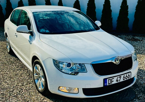 Skoda Superb cena 29990 przebieg: 165000, rok produkcji 2011 z Kościan małe 232